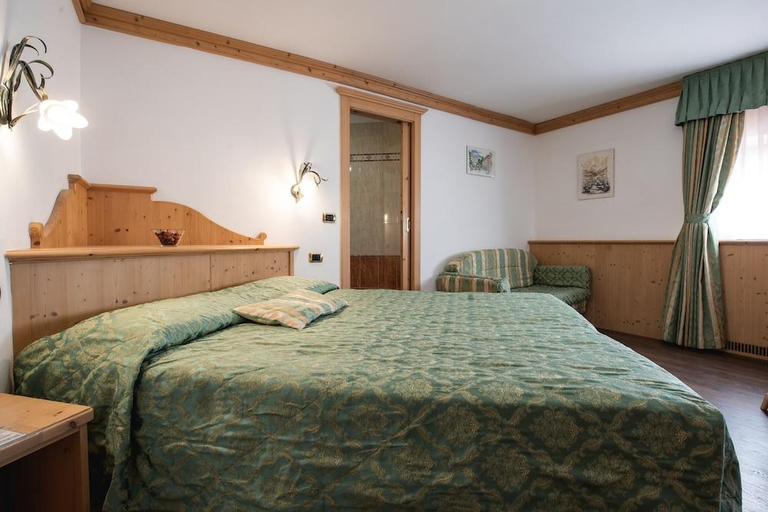 Bedroom 2, Hotel Touring, Trento
