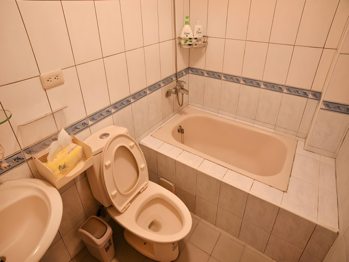 Bathroom 3, Tomato Coffee Guest House, Taitung