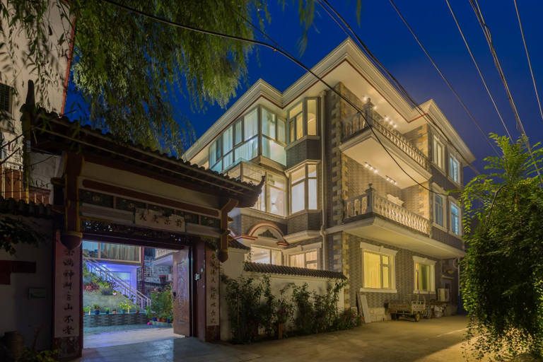 Exterior & Views