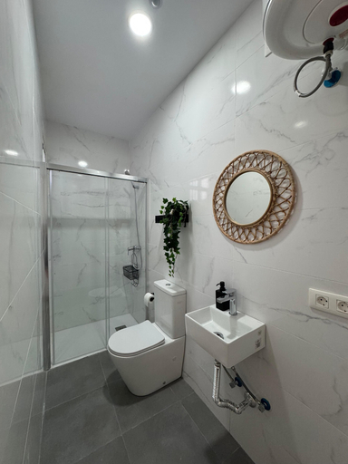 Bathroom 4, Las Palmas Nest Hostel, Las Palmas
