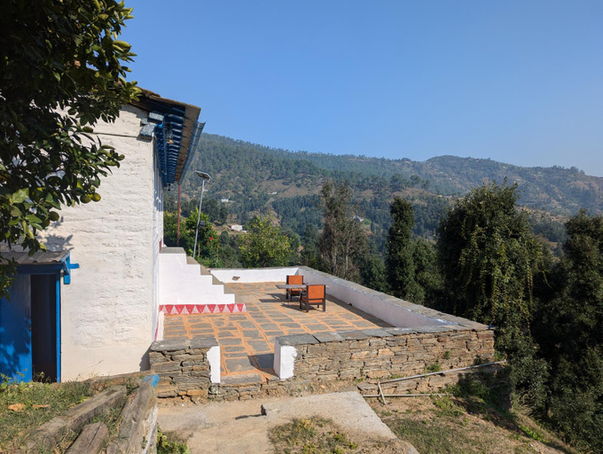 Exterior & Views