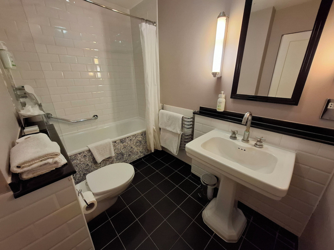 Bathroom 4, Best Western Plus Angel Hotel, Wiltshire