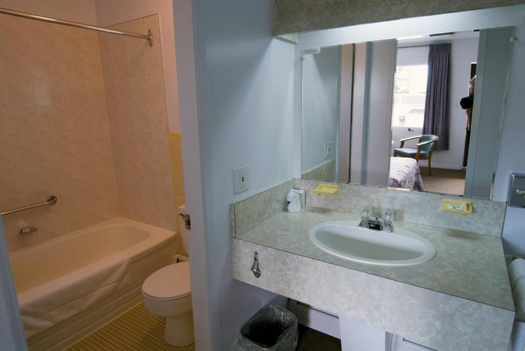 Bathroom 3, Daigle Motel, Madawaska