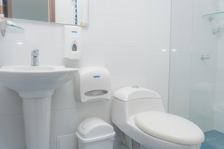 Bathroom 4, Hotel Aguamarina, Santa Marta (Dist. Esp.)