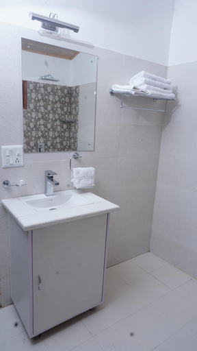Bathroom 3, The Garden Courts, Solan
