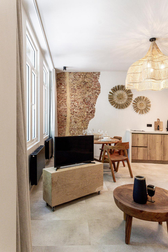 Others 3, Perfect-Stay, Antwerpen