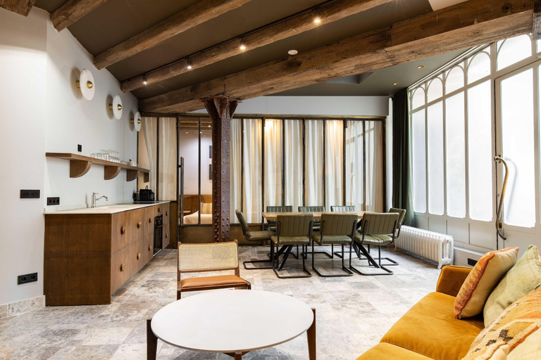 Living room 2, Elegance & Charm in Duplex 3br/8p - Heart 'marais', Paris