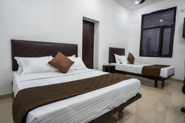 Bedroom 3, Cross Roads Inn, Coimbatore