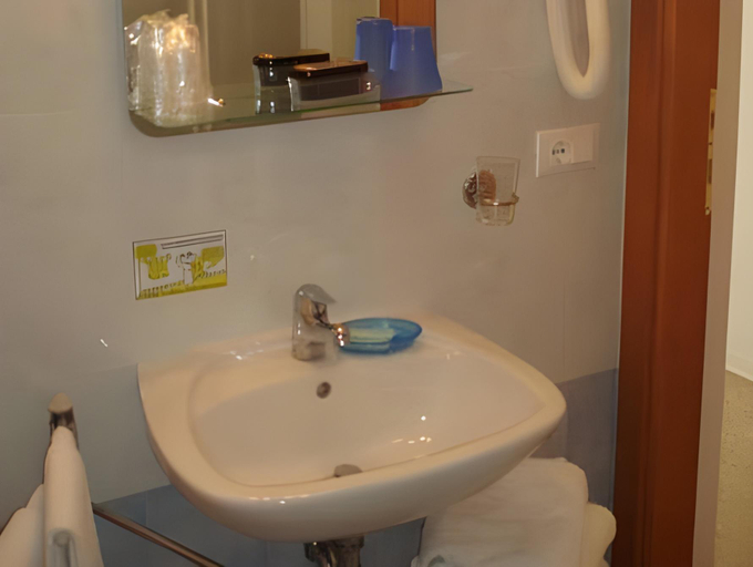 Bathroom 5, Hotel Tizian Beach, Venezia