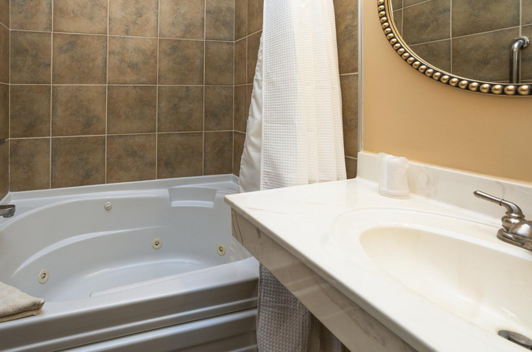 Bathroom 2, Bridge Inn, LaPorte