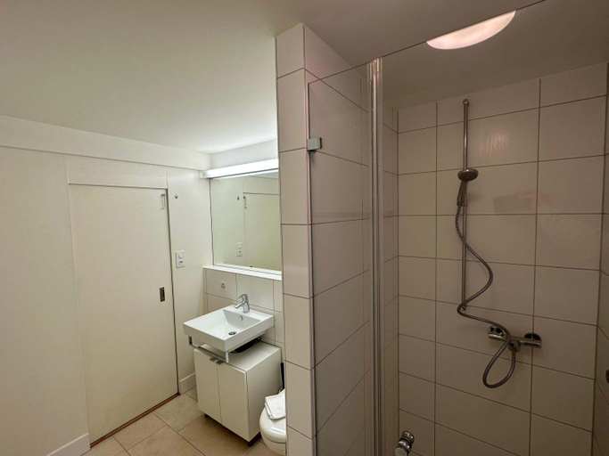 Bathroom 2, HITrental Limmatquai Apartment, Zürich
