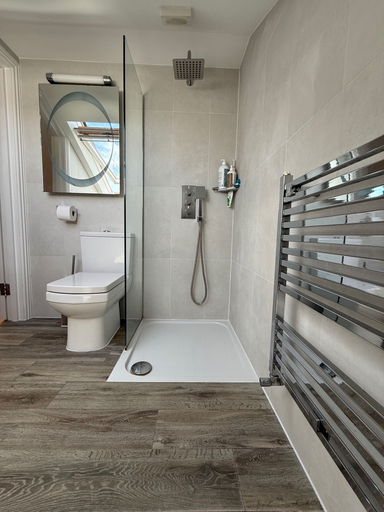Bathroom 5, 5 Bed House - Sleeps 8 - Pets - Parking - Wifi, London