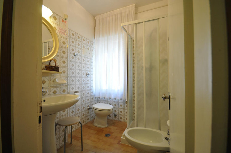Bathroom 4, Hotel Fortuna, Venezia