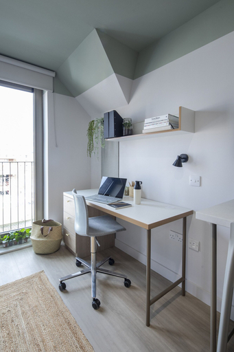 Others 3, Modern Studios with Kitchen & Ensuite, Edinburgh