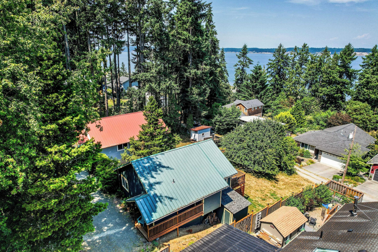 Exterior & Views 2, Seaside Getaway by Avantstay Deck w/ Views, Island