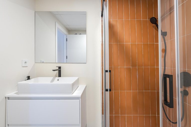 Bathroom 3, Puerto Alto Apartments by Olala Homes, Madrid