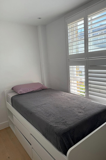 Bedroom 2, 5 Bed House - Sleeps 8 - Pets - Parking - Wifi, London