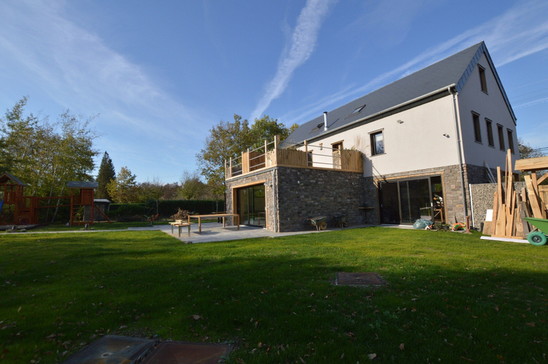 Exterior 3, Lush Holiday Home With Bubble Bath and Sauna, Namur