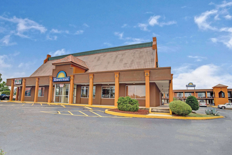 Exterior & Views 5, Days Inn by Wyndham Benson, Johnston