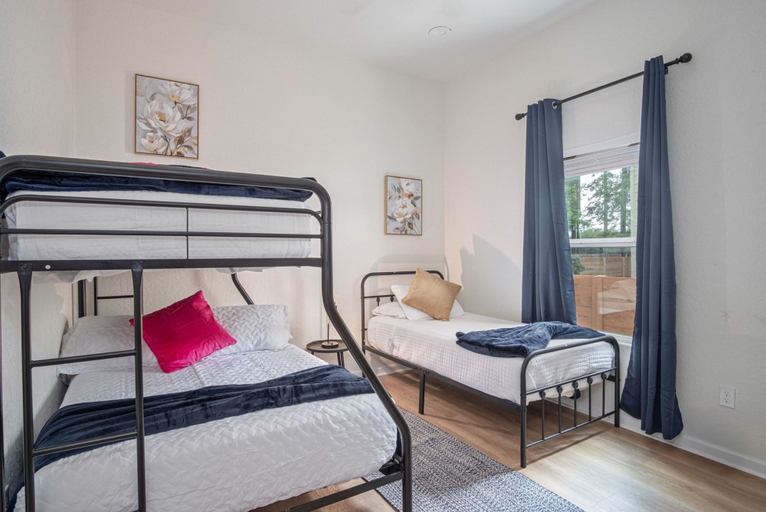 Bedroom 3, Generous 4br/3ba Charmer Near Glorius Downtown!, Bexar