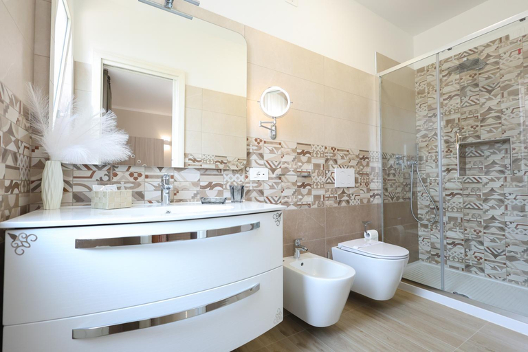 Bathroom 4, Sara B&B Accommodation, Vibo Valentia