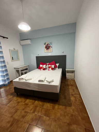 Bedroom 3, Aris Paschalia Studios, Ionian Islands