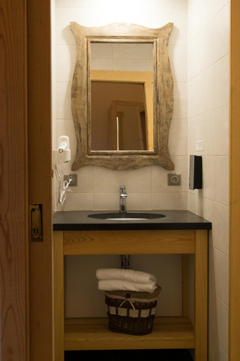 Bathroom 3, Logis hotel & restaurant - Auberge de l'Abbaye, Ardennes