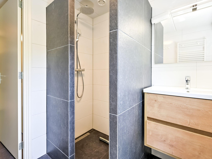 Bathroom, House in Reutum with Jacuzzi Forest View, Tubbergen