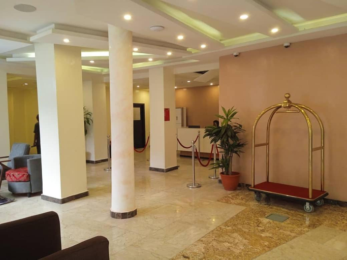 Others 4, Mulligan Hotel, Mainland