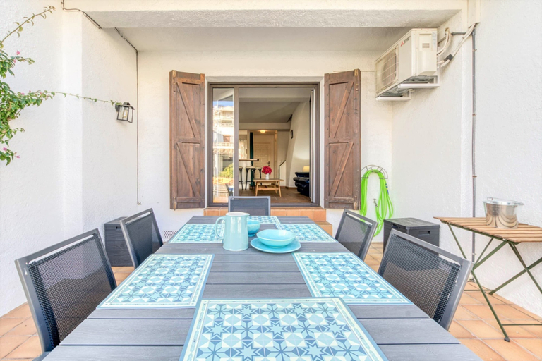Dining 2, Rustic Chic w/ Mooring Spot, Girona