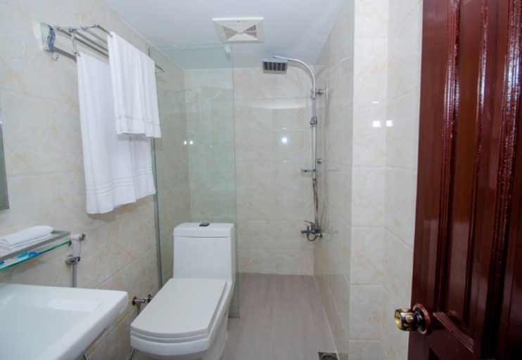 Bathroom 4, Gulshan Lake View Hotel, Dhaka
