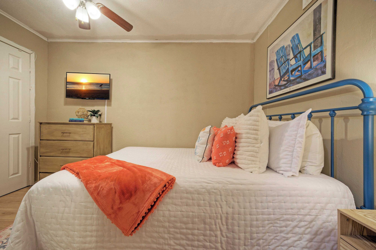 Bedroom 5, Private Balcony w/ Ocean View Pool & Hot Tub Access Ocean Echo by Avantstay, Nueces