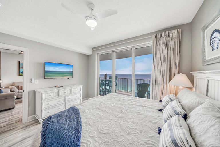 Bedroom 5, Manta Ray Villa by Avantstay Gulf Front + 2 Pools, Bay