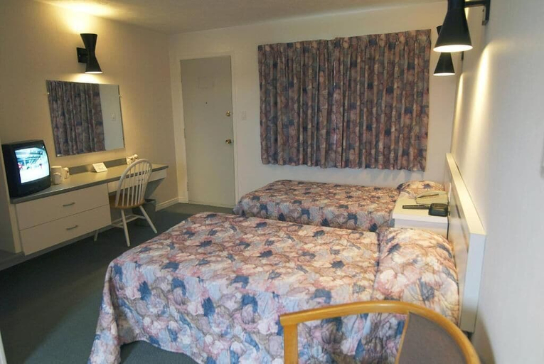 Bedroom 5, Daigle Motel, Madawaska