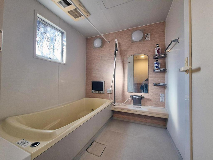 Bathroom 5, Tokyo House Inn, Shinjuku
