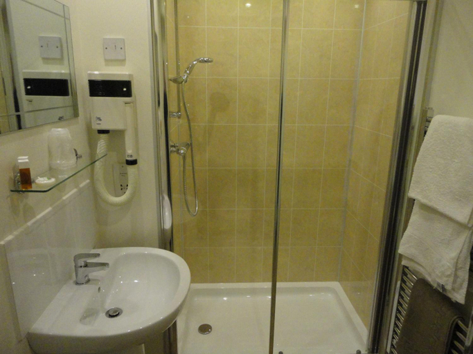 Bathroom, Arden House Hotel, Dumfries and Galloway