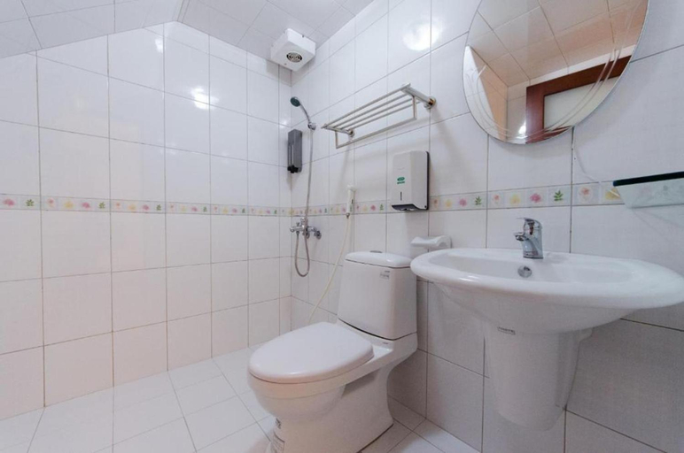 Bathroom 4, Taitung Freehome Bed and Breakfast, Taitung