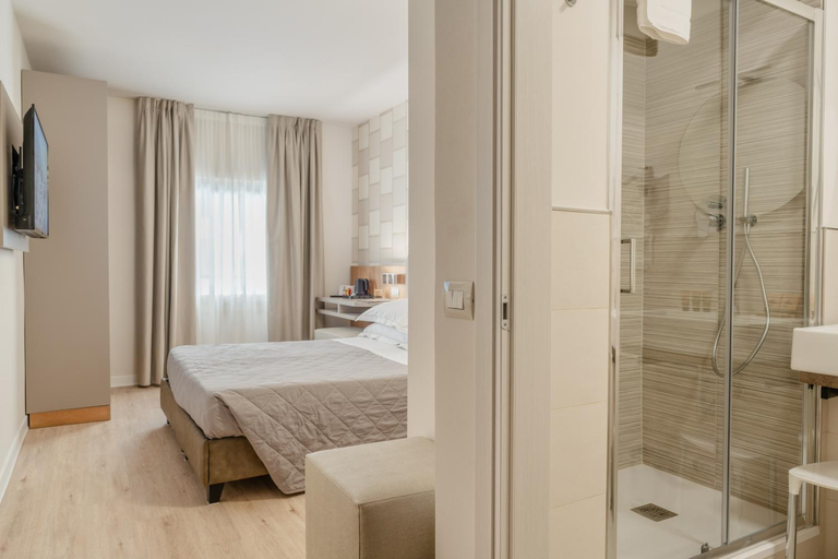 Bedroom 3, Hotel Du Lac, Brescia