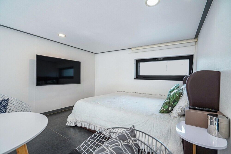 Bedroom 13