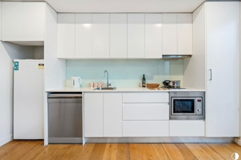 Room 5, Central Modern 1 Bedroom With Air-con Balcony, Sydney