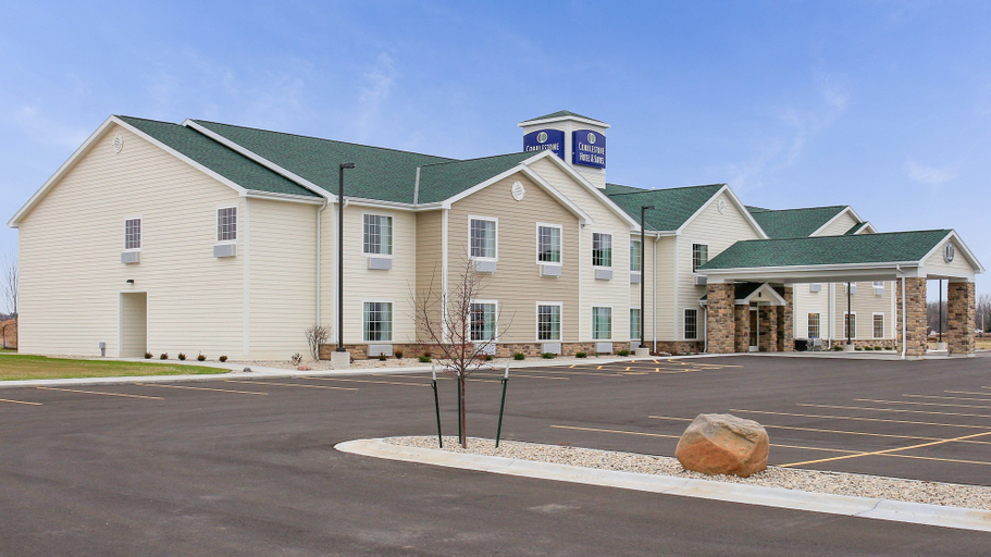 Exterior & Views 2, Cobblestone Hotel & Suites – Pulaski/Green Bay, Brown