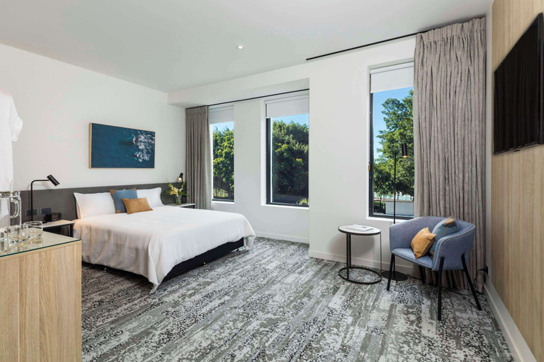 Bedroom 5, Oaks Cairns Hotel, Cairns
