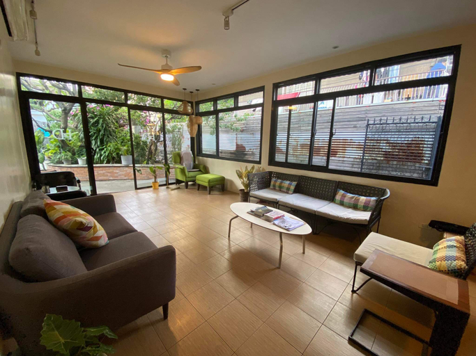 Public Area 3, The Hub District Garden Suites, Pasay City