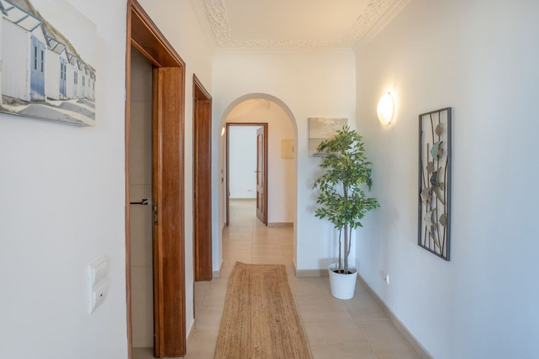 Room 4, 10 Marinha Two Bed Apt At Award Wining Beach, Lagoa