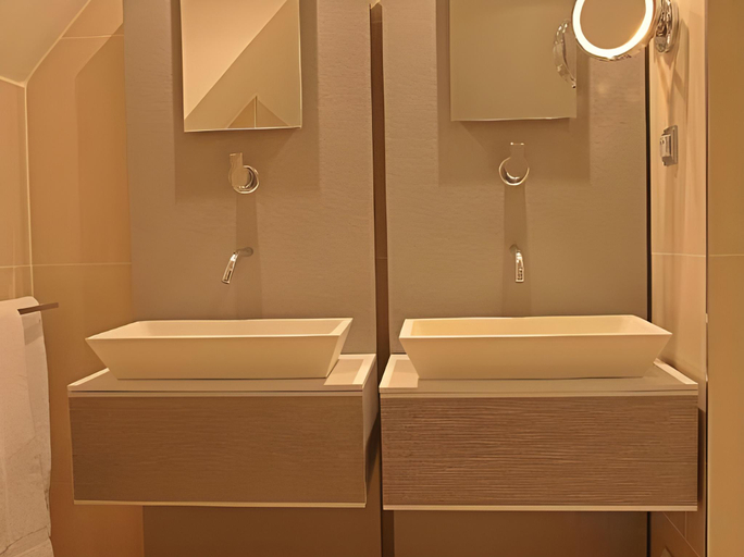 Bathroom 4, Hotel & Spa Savarin - Rijswijk, The Hague, Rijswijk