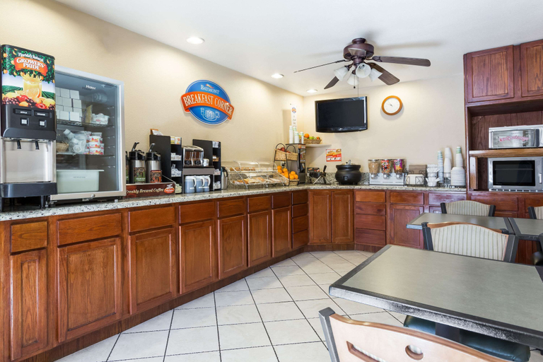 Food & Drinks 5, Baymont by Wyndham Yreka, Siskiyou