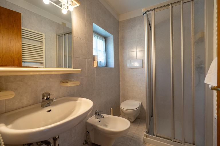 Bathroom 4, Dolomites Hotel La Meridiana, Trento