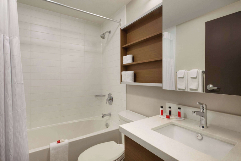 Bathroom 3, Microtel Inn & Suites by Wyndham Oyster Bay, Cowichan Valley