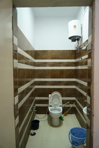 Bathroom 5, Shree Puram Guest House, Varanasi