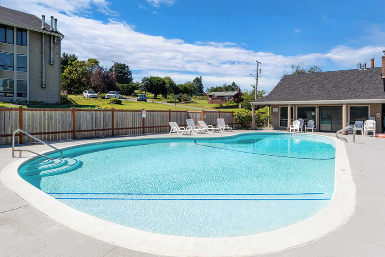 Sport & Beauty 5, Beachcomber's Bliss by Avantstay Steps to the Beach Ocean Views, Island